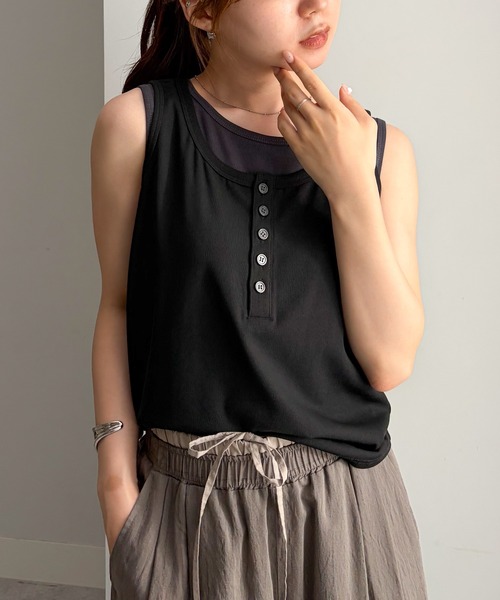 RANAN(ラナン)の「【接触冷感】カップ付きレイヤードヘンリーネックタンク(タンクトップ・レディース・ブラック/コーラル/ネイビー/ブラウン・LL/S/M/L)」の7枚目の写真
