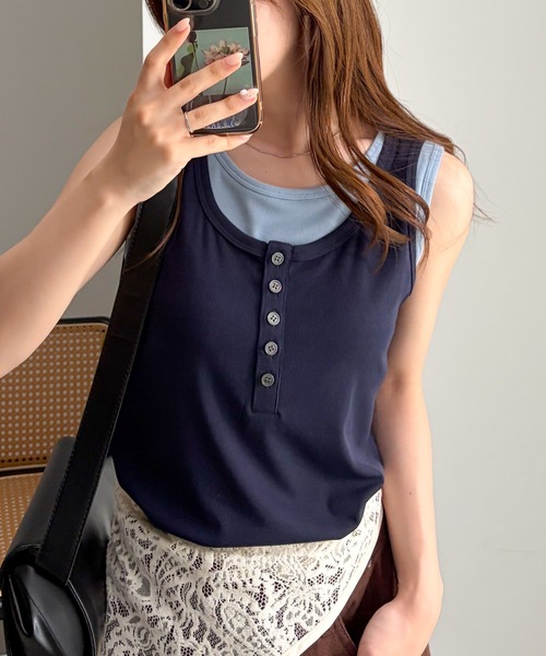 RANAN(ラナン)の「【接触冷感】カップ付きレイヤードヘンリーネックタンク(タンクトップ・レディース・ブラック/コーラル/ネイビー/ブラウン・LL/S/M/L)」の6枚目の写真
