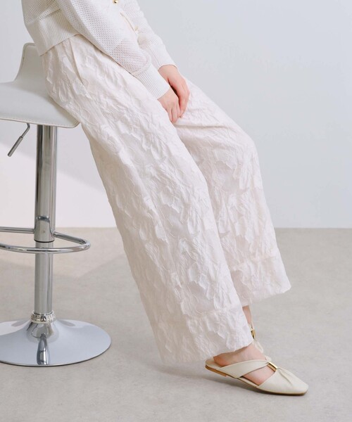 BIANCA(ビアンカ)の「【ON/OFF着回し】フラワージャカードドロスト付きワイドパンツ(その他パンツ・レディース・ブラック/オフホワイト・40/38)」の3枚目の写真