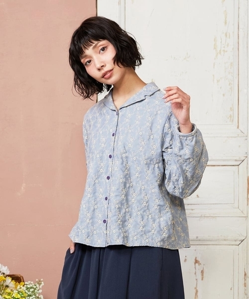 フラワースカラップ総刺繍ブラウス