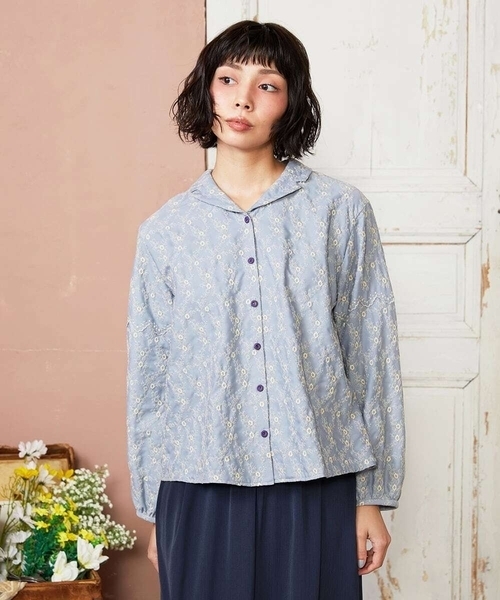 フラワースカラップ総刺繍ブラウス