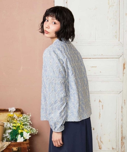 フラワースカラップ総刺繍ブラウス