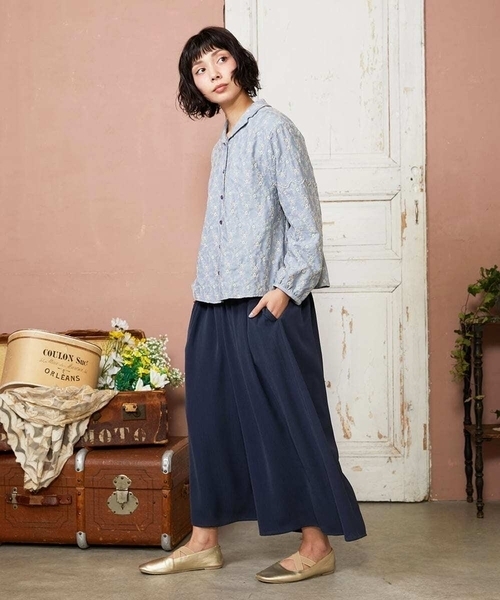 フラワースカラップ総刺繍ブラウス