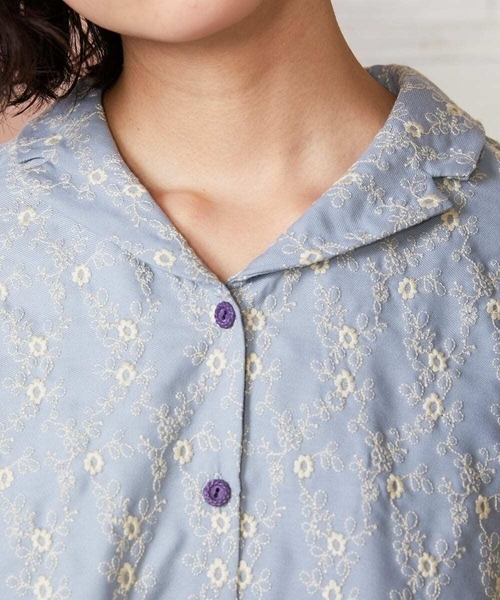 フラワースカラップ総刺繍ブラウス