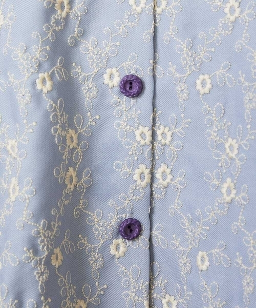 フラワースカラップ総刺繍ブラウス
