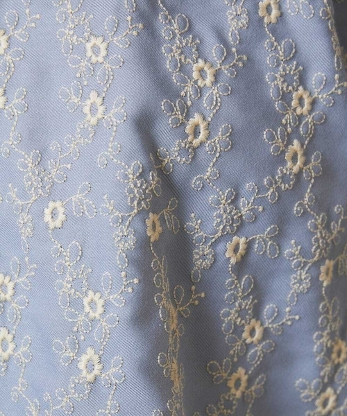 フラワースカラップ総刺繍ブラウス