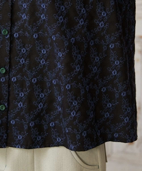 フラワースカラップ総刺繍ブラウス