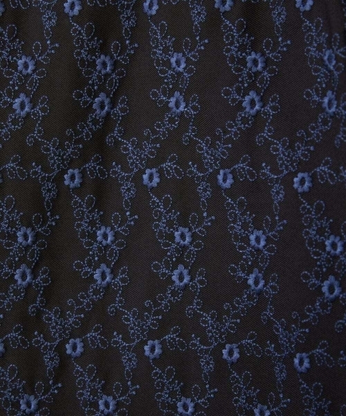 フラワースカラップ総刺繍ブラウス
