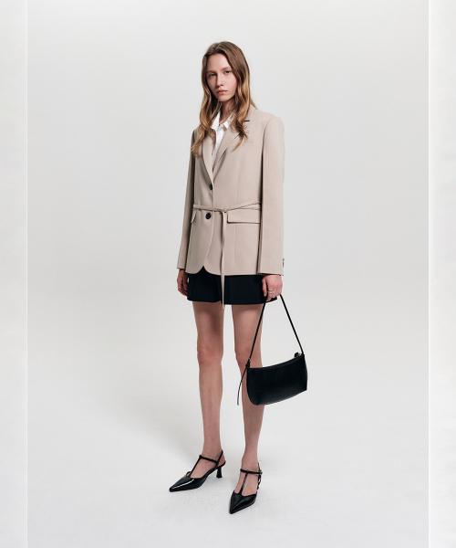 LOOKAST(ルックキャスト)の「エマベルテッドスリムジャケット_ベージュ / EMMA BELTED SLIM JACKET_BEIGE(テーラードジャケット・レディース・Beige・SMALL/MEDIUM)」の1枚目の写真
