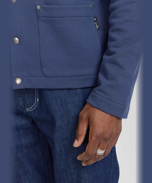 agnes b.（アニエスベー）の「メンズ コットン メルトン 長袖 カーディガンプレッション "Khelian"（カーディガン/ボレロ・メンズ・ブルー系その他・1/2）」の4枚目の写真