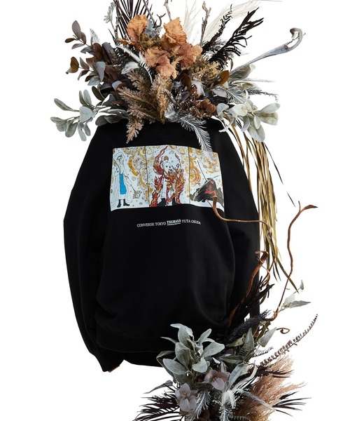 CONVERSE TOKYO(コンバーストウキョウ)の「【CLAMP】『ツバサ-RESERVoir CHRoNiCLE-』GRAPHIC SWEAT(スウェット・レディース・ブラック・FREE)」の2枚目の写真