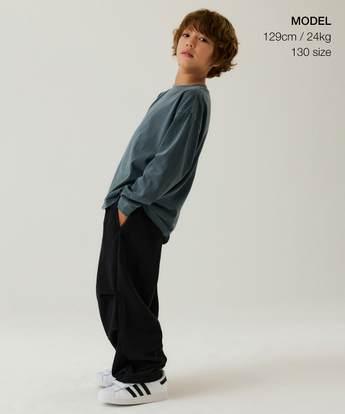 MUSINSA STANDARD KIDS（ムシンサスタンダードキッズ）の「パラシュートスウェットパンツ[ブラック]（スウェットパンツ・レディース・その他・110/120/130/140/150/160）」の2枚目の写真