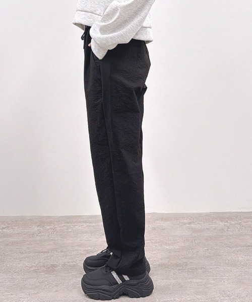 CLOTHY(クロシィ)の「【抜け感で魅せる、大人のイージーパンツ】イージーケア涼感ロングパンツ(その他パンツ・レディース・ブラック/オリーブ/ベージュ・MEDIUM/LARGE)」の5枚目の写真