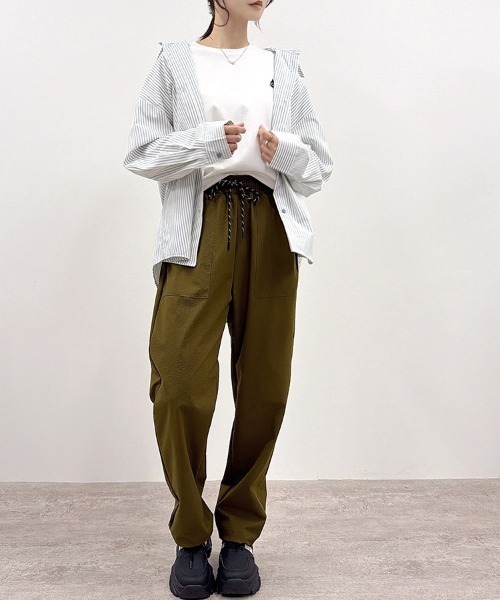 CLOTHY(クロシィ)の「【抜け感で魅せる、大人のイージーパンツ】イージーケア涼感ロングパンツ(その他パンツ・レディース・ブラック/オリーブ/ベージュ・MEDIUM/LARGE)」の18枚目の写真