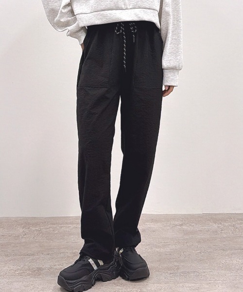 CLOTHY(クロシィ)の「【抜け感で魅せる、大人のイージーパンツ】イージーケア涼感ロングパンツ(その他パンツ・レディース・ブラック/オリーブ/ベージュ・MEDIUM/LARGE)」の4枚目の写真