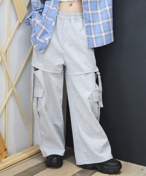 CECIL McBEE(セシルマクビー)の「ダンボールサイドカットカーゴパンツ(スウェットパンツ・レディース・グレー/ブラック・LARGE/MEDIUM)」の2枚目の写真