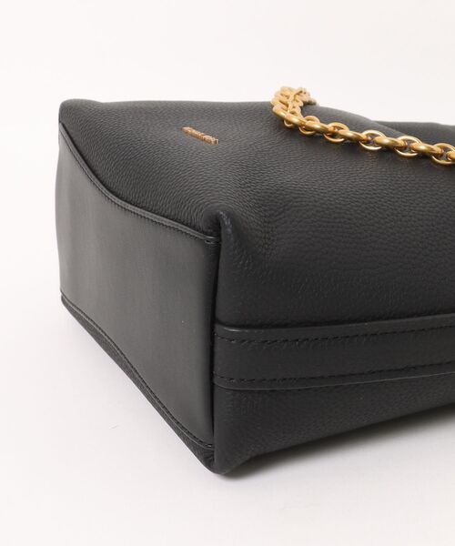MICHAEL KORS(マイケルコース)の「NOLITA ペブルレザー チェーン バケットバッグ ショルダートート スモール(ショルダーバッグ・レディース・ブラック・FREE)」の7枚目の写真