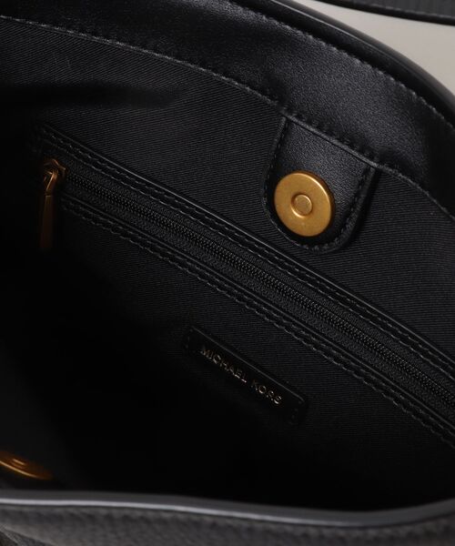 MICHAEL KORS(マイケルコース)の「NOLITA ペブルレザー チェーン バケットバッグ ショルダートート スモール(ショルダーバッグ・レディース・ブラック・FREE)」の8枚目の写真
