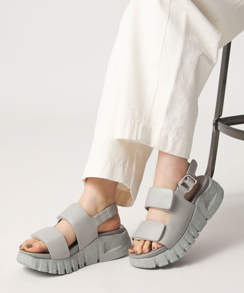 ODETTE E ODILE（オデットエオディール）の「ヴィブラムベルクロ サンダル55（サンダル・レディース・ブラック/ライトグレー・37/36/35）」の3枚目の写真