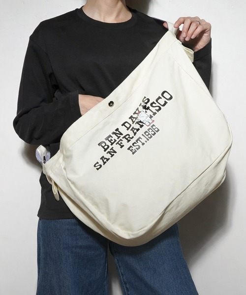 BEN DAVIS(ベンデイビス)の「NEWS PAPER BAG/ニュースペーパーバッグ(メッセンジャーバッグ・メンズ・インディゴブルー/ベージュ系その他2/ベージュ系その他3・FREE)」の2枚目の写真
