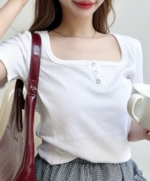 Ada.（エイダ）の「スクエア デザイン ヘンリーネック タイト 半袖Tシャツ（Tシャツ/カットソー）」