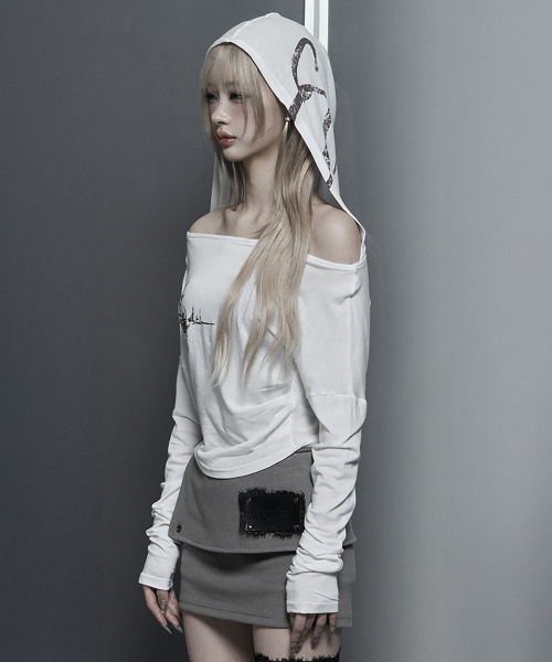 ETRE AU SOMMET(エトレオソメ)の「Lettering Hooded Slim-Fit Long Sleeve Top (lvory)(Tシャツ/カットソー・レディース・アイボリー・FREE)」の2枚目の写真