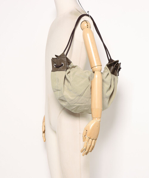 LAULEN(ローレン)の「multiway bicolor drawstring bag /マルチウェイ配色ドローストリングショルダーバッグ(ショルダーバッグ・レディース・アイボリー/カーキ/ベージュ/レッド・FREE)」の8枚目の写真