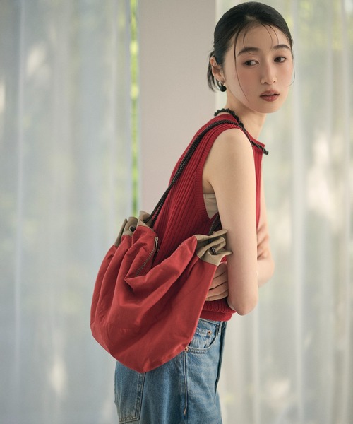 LAULEN(ローレン)の「multiway bicolor drawstring bag /マルチウェイ配色ドローストリングショルダーバッグ(ショルダーバッグ・レディース・アイボリー/カーキ/ベージュ/レッド・FREE)」の4枚目の写真