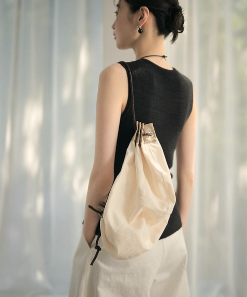 LAULEN(ローレン)の「multiway bicolor drawstring bag /マルチウェイ配色ドローストリングショルダーバッグ(ショルダーバッグ・レディース・アイボリー/カーキ/ベージュ/レッド・FREE)」の1枚目の写真