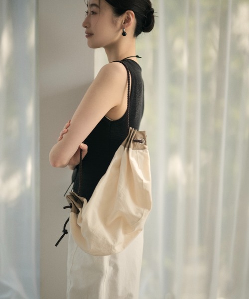 LAULEN(ローレン)の「multiway bicolor drawstring bag /マルチウェイ配色ドローストリングショルダーバッグ(ショルダーバッグ・レディース・アイボリー/カーキ/ベージュ/レッド・FREE)」の9枚目の写真