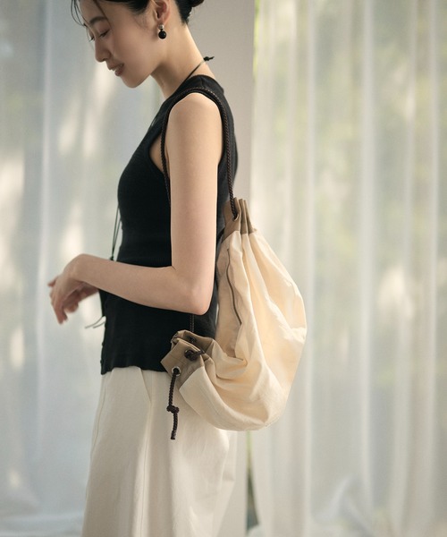 LAULEN(ローレン)の「multiway bicolor drawstring bag /マルチウェイ配色ドローストリングショルダーバッグ(ショルダーバッグ・レディース・アイボリー/カーキ/ベージュ/レッド・FREE)」の10枚目の写真