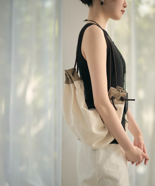 LAULEN(ローレン)の「multiway bicolor drawstring bag /マルチウェイ配色ドローストリングショルダーバッグ(ショルダーバッグ・レディース・アイボリー/カーキ/ベージュ/レッド・FREE)」の12枚目の写真