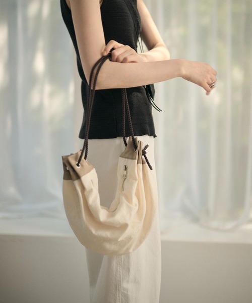 LAULEN(ローレン)の「multiway bicolor drawstring bag /マルチウェイ配色ドローストリングショルダーバッグ(ショルダーバッグ・レディース・アイボリー/カーキ/ベージュ/レッド・FREE)」の13枚目の写真