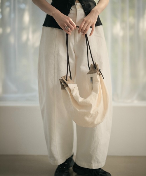 LAULEN(ローレン)の「multiway bicolor drawstring bag /マルチウェイ配色ドローストリングショルダーバッグ(ショルダーバッグ・レディース・アイボリー/カーキ/ベージュ/レッド・FREE)」の14枚目の写真