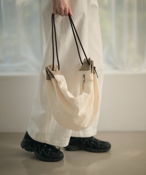 LAULEN(ローレン)の「multiway bicolor drawstring bag /マルチウェイ配色ドローストリングショルダーバッグ(ショルダーバッグ・レディース・アイボリー/カーキ/ベージュ/レッド・FREE)」の15枚目の写真
