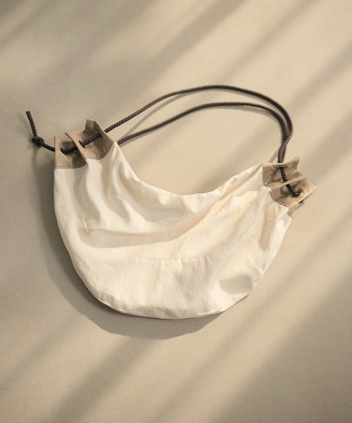 LAULEN(ローレン)の「multiway bicolor drawstring bag /マルチウェイ配色ドローストリングショルダーバッグ(ショルダーバッグ・レディース・アイボリー/カーキ/ベージュ/レッド・FREE)」の16枚目の写真