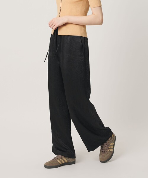BEAUTY&YOUTH UNITED ARROWS(ビューティーアンドユースユナイテッドアローズ)の「アセテートサテン ワイド イージーパンツ ウォッシャブル(その他パンツ・レディース・ブラック/オリーブ・M/S)」の4枚目の写真