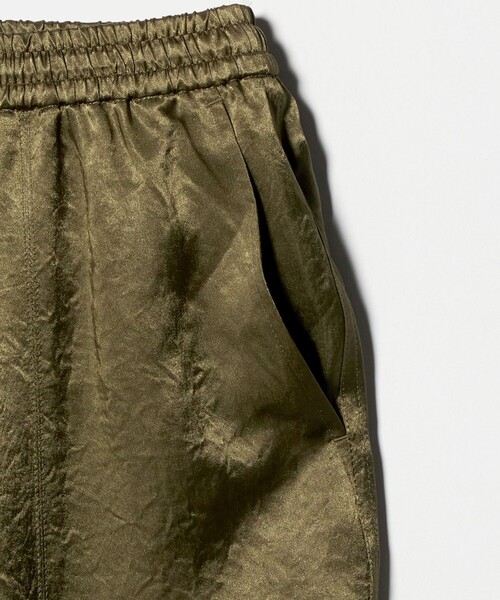 BEAUTY&YOUTH UNITED ARROWS(ビューティーアンドユースユナイテッドアローズ)の「アセテートサテン ワイド イージーパンツ ウォッシャブル(その他パンツ・レディース・ブラック/オリーブ・M/S)」の19枚目の写真