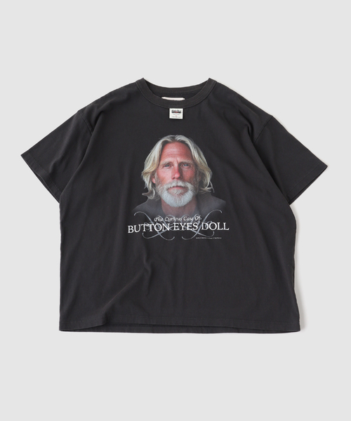 DAIRIKU(ダイリク)の「DAIRIKU / ダイリク "BUTTON EYE DOLL" H-S Tag Tee(Tシャツ/カットソー・メンズ・ブラック・LARGE/MEDIUM/SMALL)」の1枚目の写真