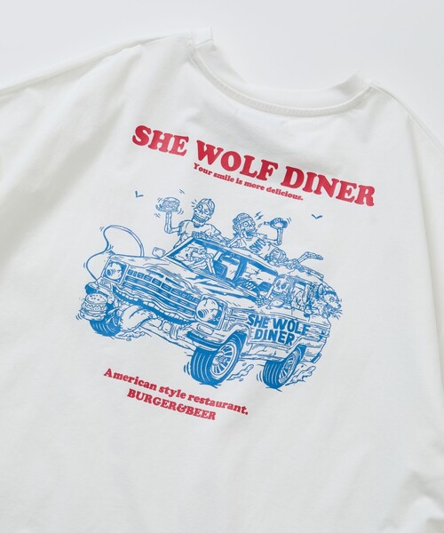 FREAK'S STORE(フリークスストア)の「限定展開 SHE WOLF DINER×FREAK'S STORE/シーウルフダイナー 別注 ビッグシルエット バックプリントTシャツ/抗菌防臭/吸水速乾/UV(Tシャツ/カットソー・メンズ・ホワイト/チャコールグレー/ブラウン・LARGE/SMALL/MEDIUM)」の5枚目の写真