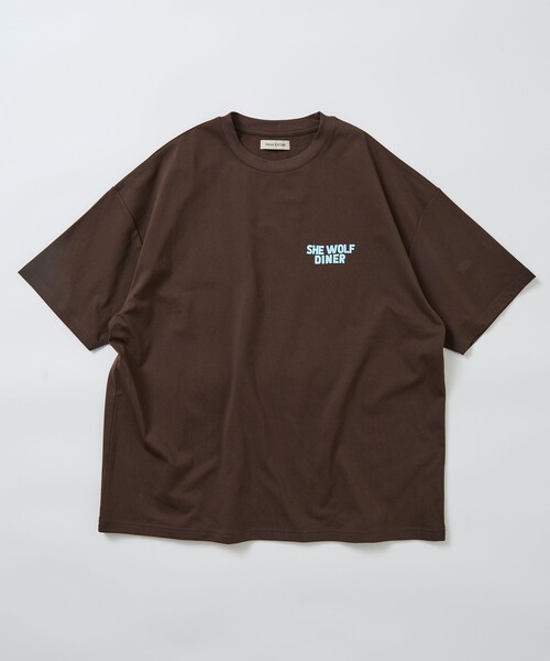 FREAK'S STORE(フリークスストア)の「限定展開 SHE WOLF DINER×FREAK'S STORE/シーウルフダイナー 別注 ビッグシルエット バックプリントTシャツ/抗菌防臭/吸水速乾/UV(Tシャツ/カットソー・メンズ・ホワイト/チャコールグレー/ブラウン・LARGE/SMALL/MEDIUM)」の15枚目の写真