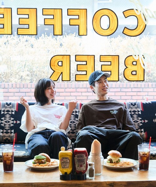 FREAK'S STORE(フリークスストア)の「限定展開 SHE WOLF DINER×FREAK'S STORE/シーウルフダイナー 別注 ビッグシルエット バックプリントTシャツ/抗菌防臭/吸水速乾/UV(Tシャツ/カットソー・メンズ・ホワイト/チャコールグレー/ブラウン・LARGE/SMALL/MEDIUM)」の20枚目の写真