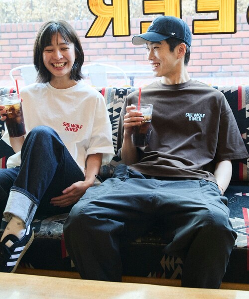 FREAK'S STORE(フリークスストア)の「限定展開 SHE WOLF DINER×FREAK'S STORE/シーウルフダイナー 別注 ビッグシルエット バックプリントTシャツ/抗菌防臭/吸水速乾/UV(Tシャツ/カットソー・メンズ・ホワイト/チャコールグレー/ブラウン・LARGE/SMALL/MEDIUM)」の21枚目の写真