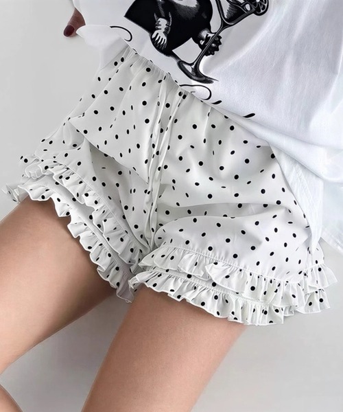 yuue' ( wear )(ユーイ)の「ドット柄フリルショートパンツ(その他パンツ・レディース・ホワイト/ブラック・FREE)」の2枚目の写真