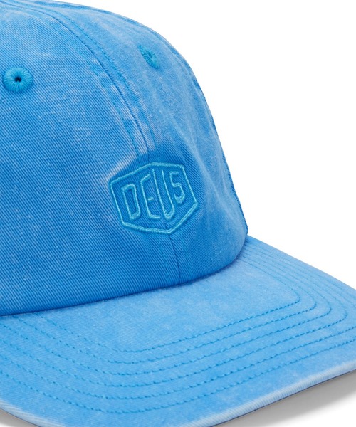 DEUS EX MACHINA(デウスエクスマキナ)の「SHIELD GARMENT DYED DAD CAP(キャップ・メンズ・ライトブルー/ブルー・OS)」の4枚目の写真