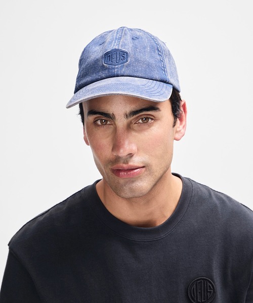 DEUS EX MACHINA(デウスエクスマキナ)の「SHIELD GARMENT DYED DAD CAP(キャップ・メンズ・ライトブルー/ブルー・OS)」の16枚目の写真