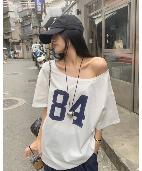 CHEER（チアー）の「オーバーサイズ ナンバリング オフショルTシャツ（Tシャツ/カットソー・レディース・ダークブルー/ホワイト・FREE）」の4枚目の写真