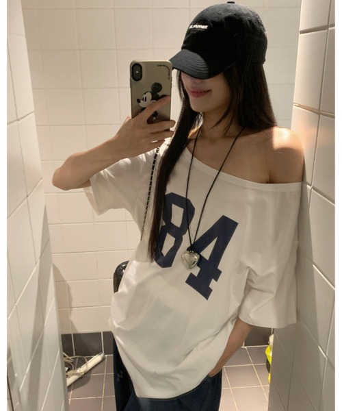 CHEER（チアー）の「オーバーサイズ ナンバリング オフショルTシャツ（Tシャツ/カットソー・レディース・ダークブルー/ホワイト・FREE）」の14枚目の写真