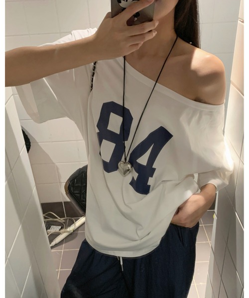 CHEER（チアー）の「オーバーサイズ ナンバリング オフショルTシャツ（Tシャツ/カットソー・レディース・ダークブルー/ホワイト・FREE）」の15枚目の写真