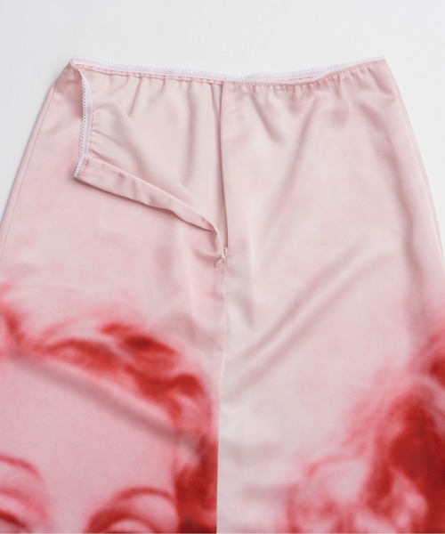 PRANK PROJECT(プランクプロジェクト)の「【2026Summer Pre-Order】フェイスプリントスカート / Face Print Skirt(スカート・レディース・グレー/ホワイト・36/38)」の3枚目の写真